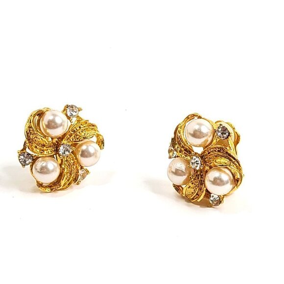 Vintage White Faux Pearl Bead Rhinestone Cluster Swirl Clip On Earrings 1" - Picture 3 of 8